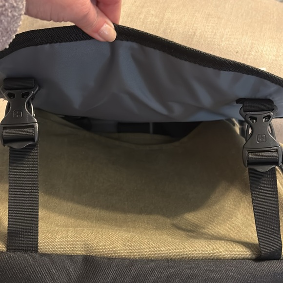 Wenger Zinc 14” Messenger Laptop Bag - Picture 11 of 14